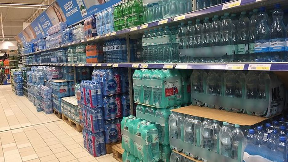 Sprzedaż wód w Polsce wzrasta.