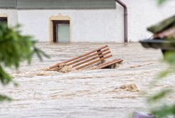 Deszcz ciągle pada. Ostrzeżenia dla kilku województw. Możliwe ewakuacje mieszkańców