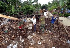 Prawie 100 ofiar śmiertelnych powodzi w Indonezji