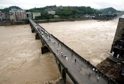 Powodzie i tajfuny w Chinach zabiły ponad 900 osób