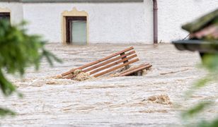 Deszcz ciągle pada. Ostrzeżenia dla kilku województw. Możliwe ewakuacje mieszkańców