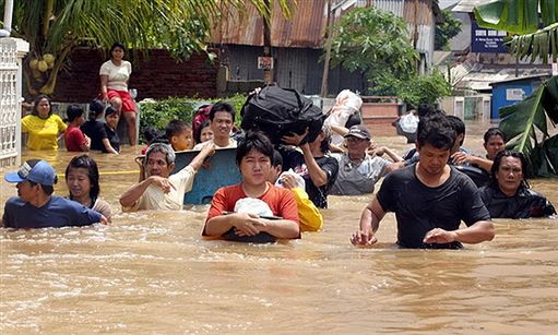 200 tys. mieszkańców Indonezji bez dachu nad głową
