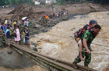 Już 57 ofiar śmiertelnych powodzi na Jawie