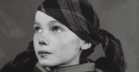 Minęło 75 lat. Artystka z Brazylii przerobiła poruszające zdjęcia młodej więźniarki