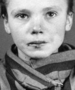 Brutalna historia zdjęcia 14-letniej więźniarki Auschwitz. Przed tym ujęciem została pobita pejczem, bo nie chciała pozować