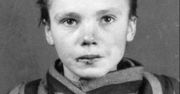 Brutalna historia zdjęcia 14-letniej więźniarki Auschwitz. Przed tym ujęciem została pobita pejczem, bo nie chciała pozować