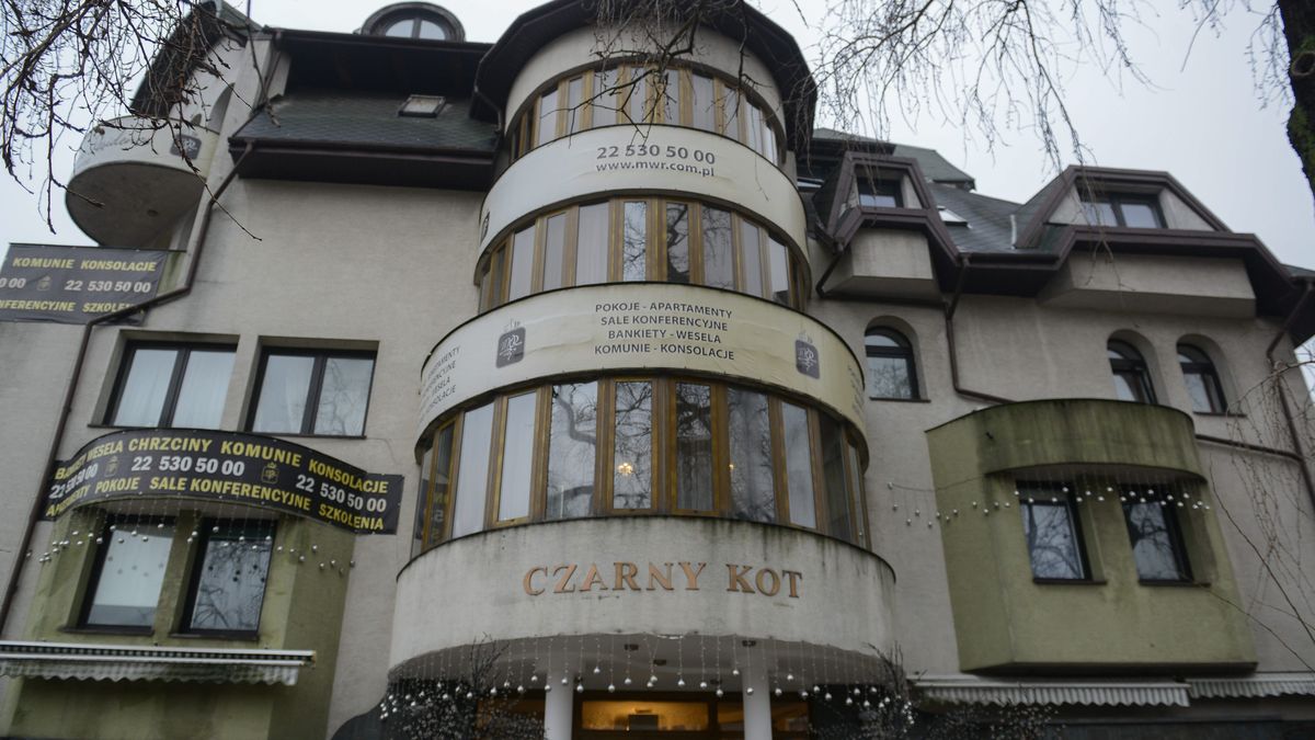 Samowole budowlane mają dostać parasol ochronny. Ale tylko te, które mają co najmniej 20 lat. Na zdjęciu Czarny Kot - jedna z najbardziej znanych samowoli budowlanych, jej los jest już przypieczętowany.