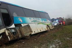 Wypadek autokaru z dziećmi. Kierowca nie żyje