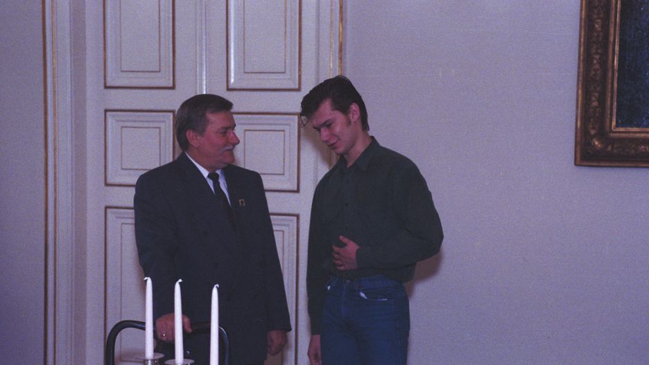Były prezydent RP Lech Wałęsa ze swoim synem Sławomirem w Belwederze (1992 r.)