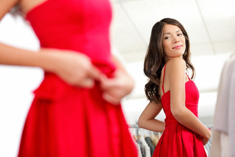Czerwone sukienki na imprezę. Zobacz, jak je stylizować i który odcień wybrać