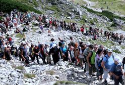 Turyści szturmują tatrzańskie szlaki