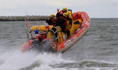 Dźwirzyno. Rodzina z 9-latkiem uratowana z Bałtyku