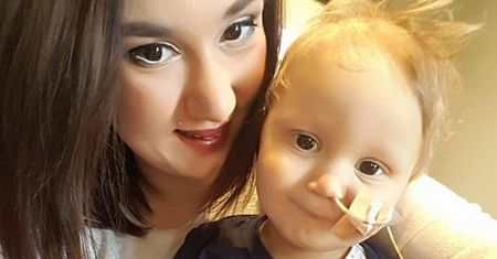 "Pytałam kiedy mam kupić trumnę". Wstrząsające wyznanie matki 2-latka, któremu rak mózgu odebrał wzrok