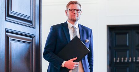 Michał Woś na otwarciu biura poselskiego w Otwocku. Wiemy, co się dzieje z uczestnikami