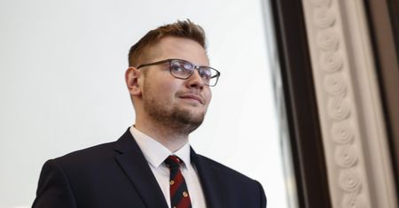 Koronawirus w Polsce. Minister Michał Woś zakażony. Rząd poddany testom