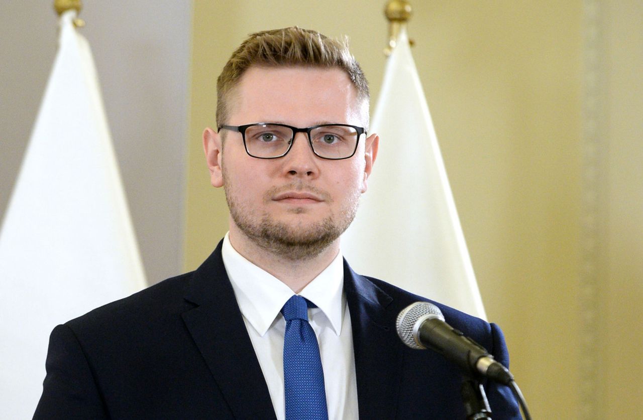 Koronawirus w Polsce. Michał Woś przestrzega innych. Minister opowiedział o zakażeniu i chorobie