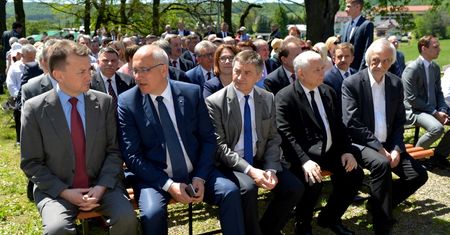 PiS nieustannie rośnie w siłę. Opozycja go nie dogania