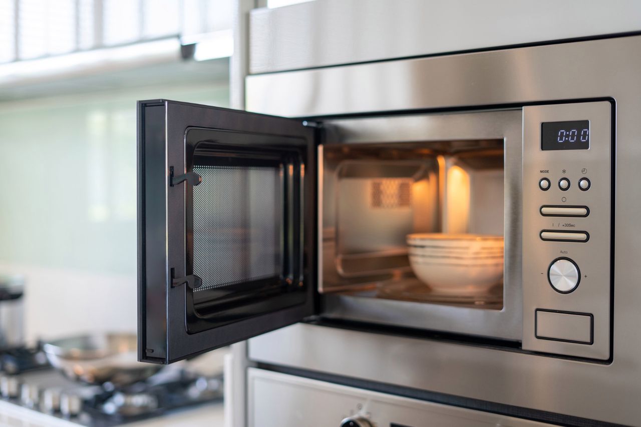 how to clean a microwave, photo. Freepik