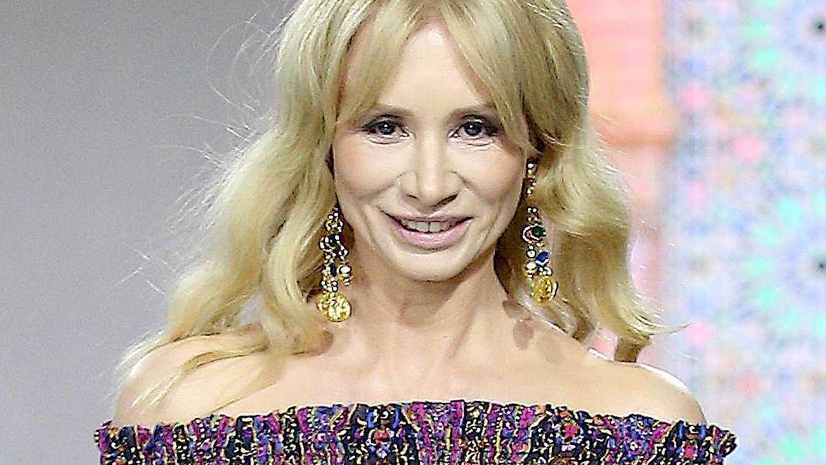 52-letnia Ewa Gawryluk pokazała się bez makijażu w domowym zaciszu. Co za luksusy!