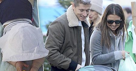 Anna i Robert Lewandowscy nie zawiedli swoich fanów. Pokazali bardzo osobiste zdjęcia z Klarą w roli głównej