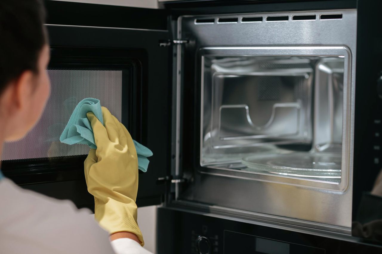 how to clean a microwave, photo.