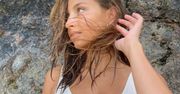 Julia Wieniawa kusi opalonym biustem na Instagramie. Jej strój pobudza wyobraźnię. Jest HOT