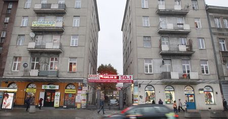 Warszawa: "Kolekcjoner kamienic" przed sądem. Prokurator żąda kary 1,5 roku więzienia