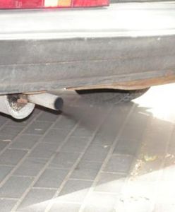 Dym z rury wydechowej