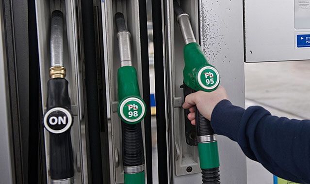 Podwyżki cen benzyn przed świętami realne