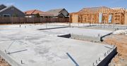 Płyta czy ława fundamentowa? Porównujemy koszty dla budujących dom