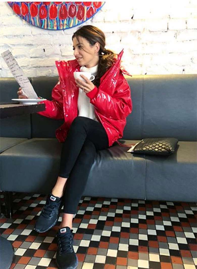 Anna Lewandowska w kurtce z H&M