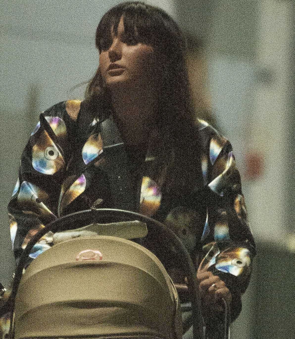 Ewa Farna z synem na spacerze