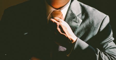 Krawat typu knit, czyli nieformalność może być elegancka