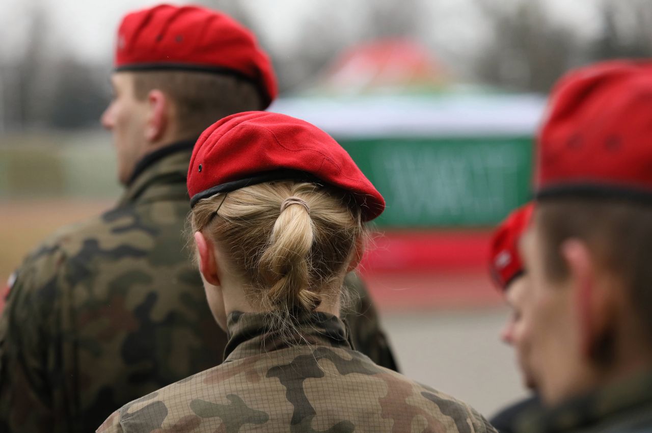 Wojskowa Akademia Techniczna. Ćwiczyli podczas upałów. Dwie osoby zasłabły, trzecia zmarła 