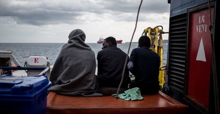 Francja miała przyjąć imigrantów ze statku. Wycofała się z umowy