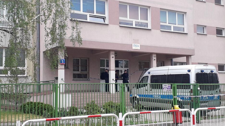 Tragedia rozegrała się na korytarzu szkoły podstawowej nr 195 