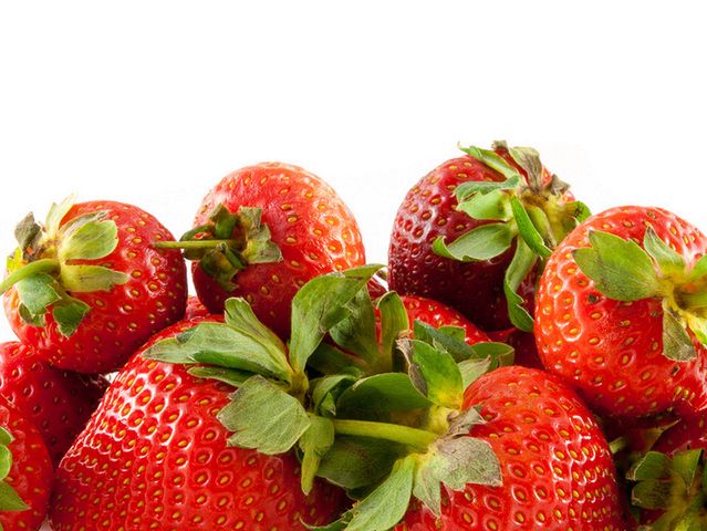 Alergia na świeże owoce np. truskawki, jagody, maliny zazwyczaj występuje u osób uczulonych na pyłki.
