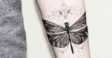 Tatuaż ważka, motyl czy kwiaty - wzory tatuaży inspirowane przyrodą