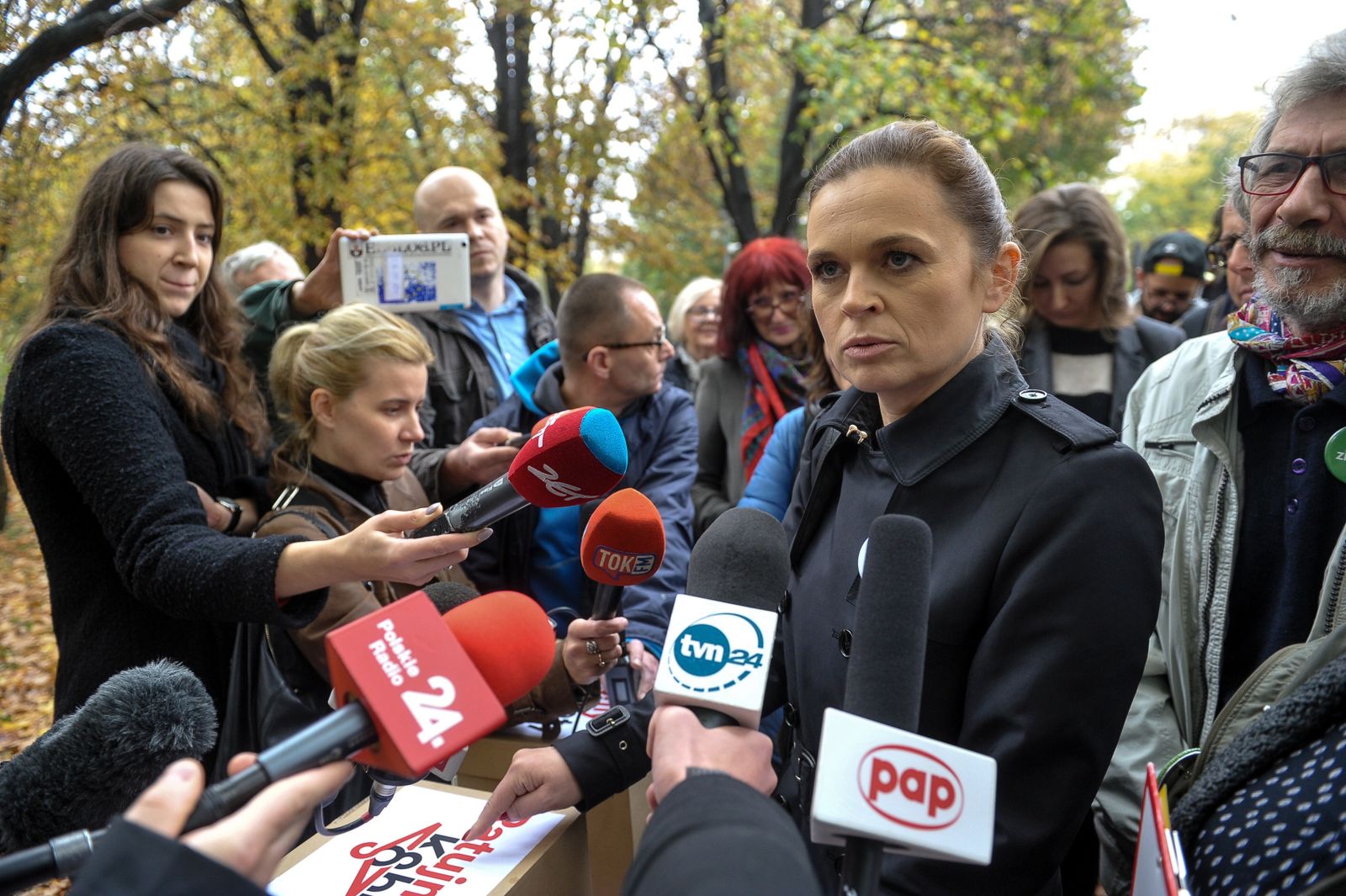 Barbara Nowacka na konferencji przed Sejmem