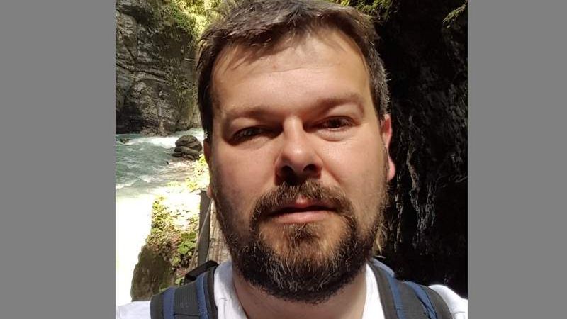 Dr Przemysław Głowacki jest członkiem zespołu pracującym nad zegarem nuklearnym