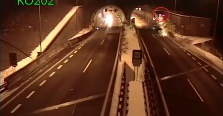 Słowacja. Wypadek jak z gry komputerowej. Kierowca wyszedł bez szwanku