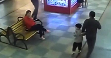 Tata uratował 6-latka z rąk bandytów. 9 miesięcy po porwaniu zobaczył go w centrum handlowym