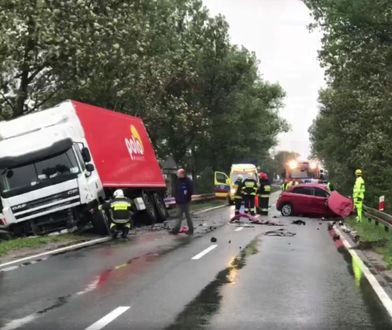 Zawada. Śmiertelny wypadek na drodze krajowej nr 45. Trasa zablokowana