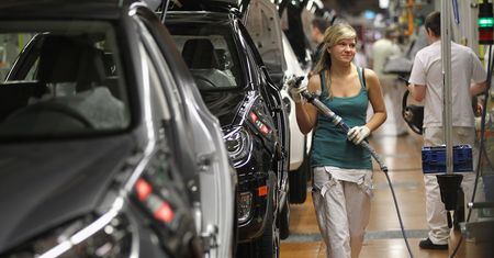 Samoloty, samochody i bielizna. To powstaje w największych fabrykach na świecie