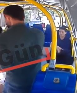 Brutalny atak w tramwaju. Uderzył kobietę w twarz i uciekł