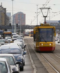 Kiedy tramwaj na skrzyżowaniu ma pierwszeństwo? Internauci mają kolejny problem