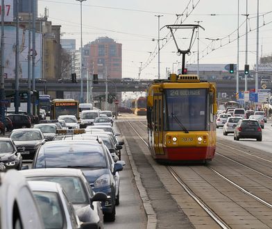 Kiedy tramwaj na skrzyżowaniu ma pierwszeństwo? Internauci mają kolejny problem