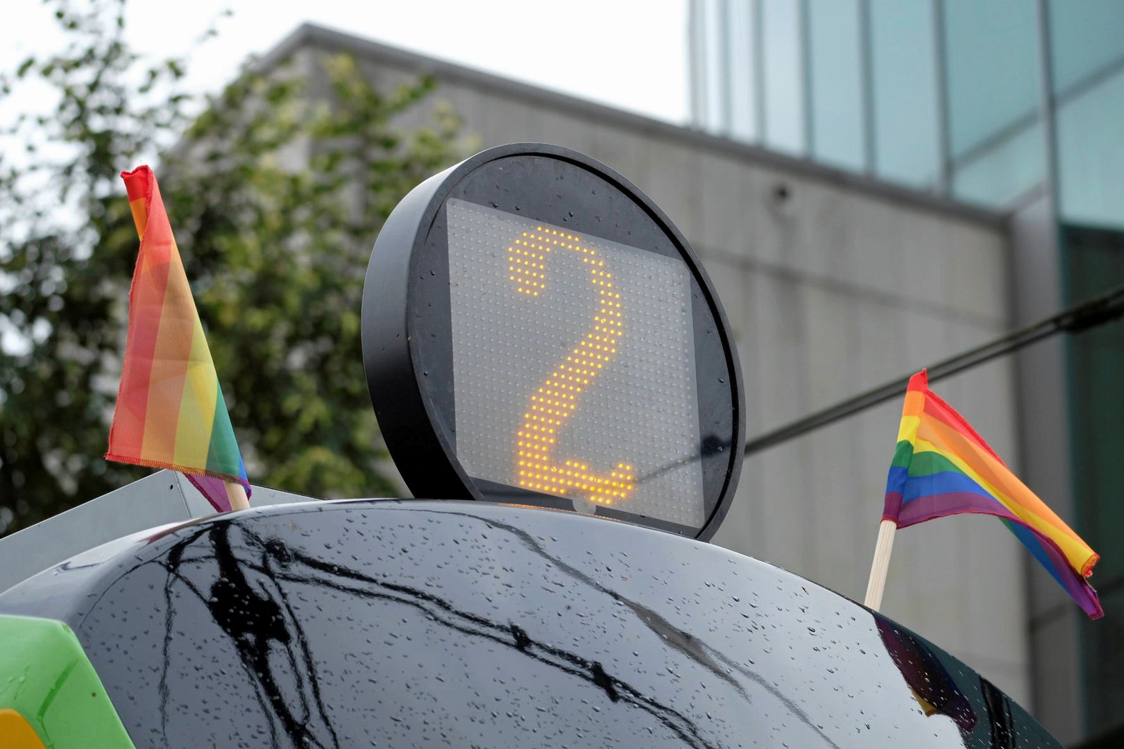 Tramwaje i autobusy w Szczecinie bez kolorowych flag. Filharmonia odmawia wyświetlenia tęczy