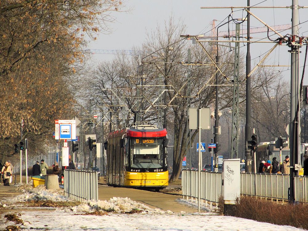 Śmiertelne potrącenie przez tramwaj w Warszawie. Nie żyje 57-latek