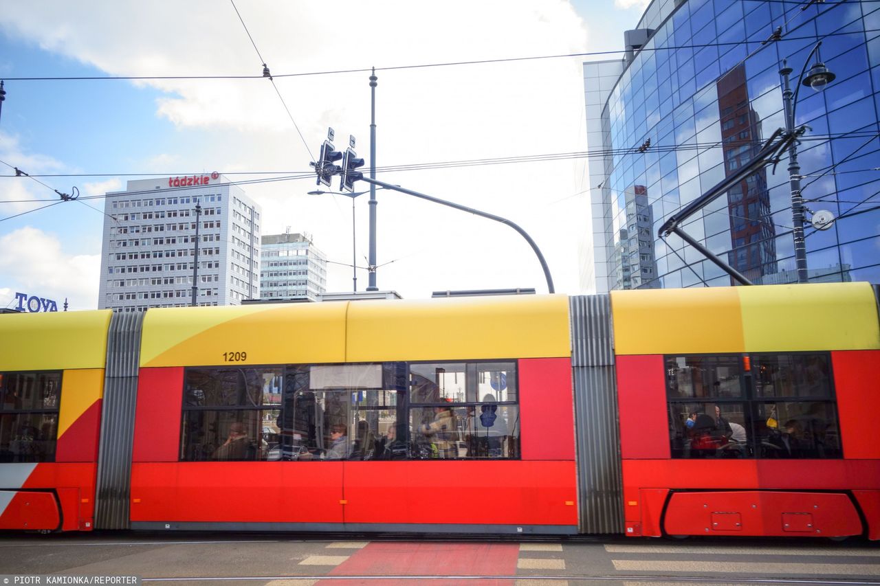 Łódź. 3-letni chłopiec przytrzaśnięty przez drzwi tramwaju